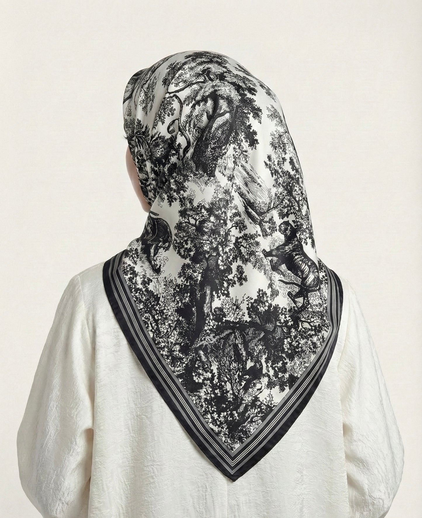 Square Hijab Silk - Paisley Black