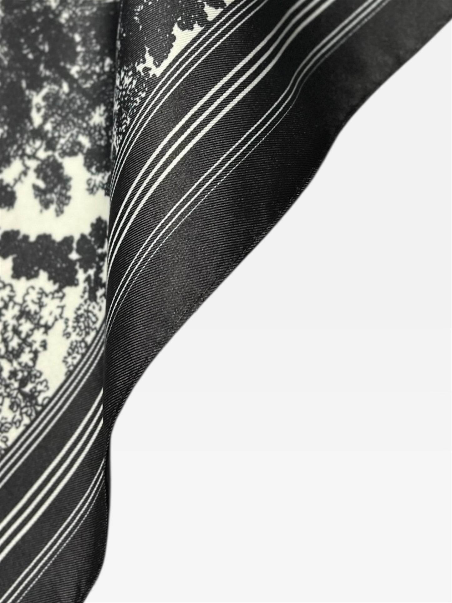 Square Hijab Silk - Paisley Black