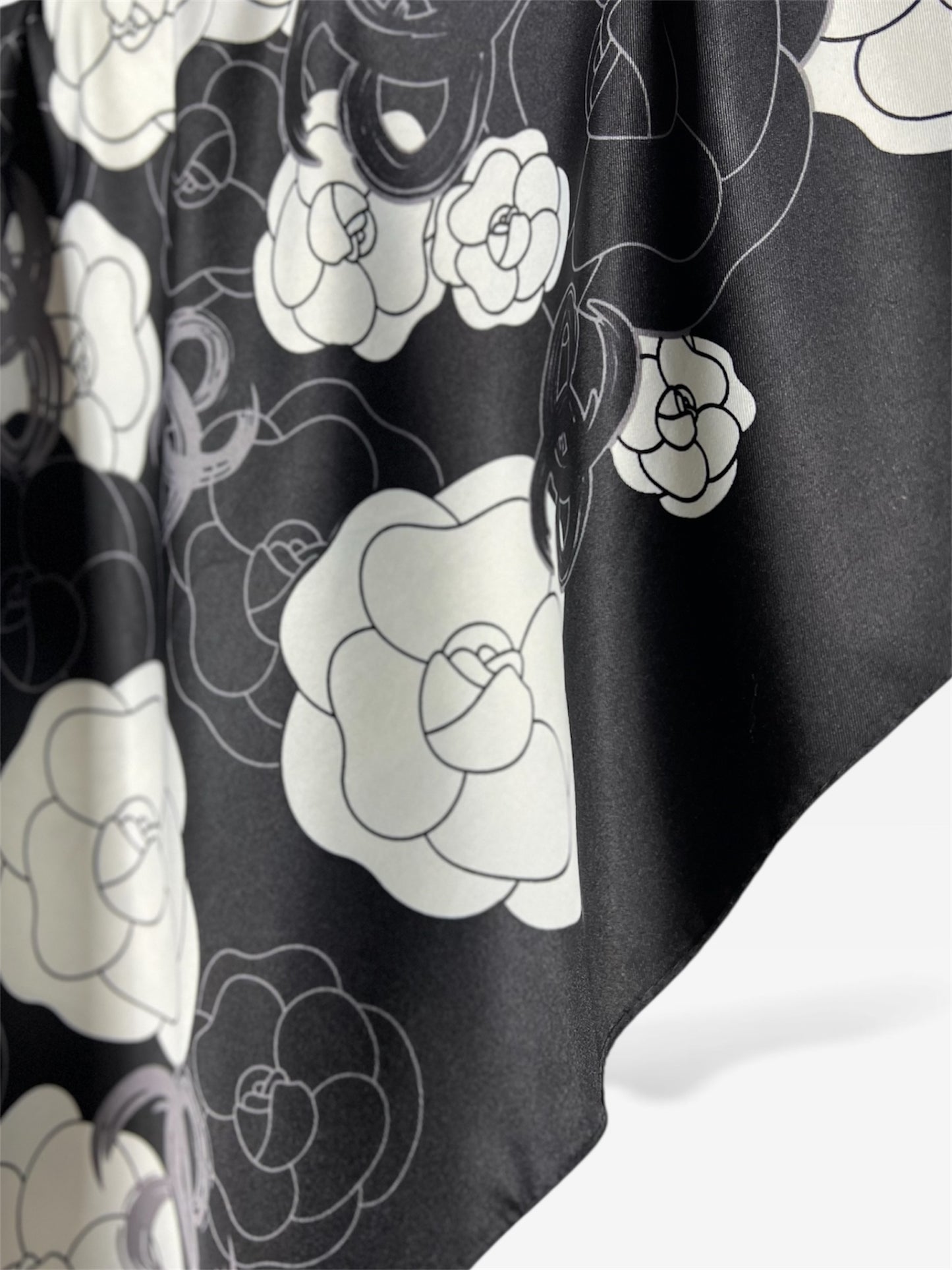 Square Hijab Silk - Floral Black