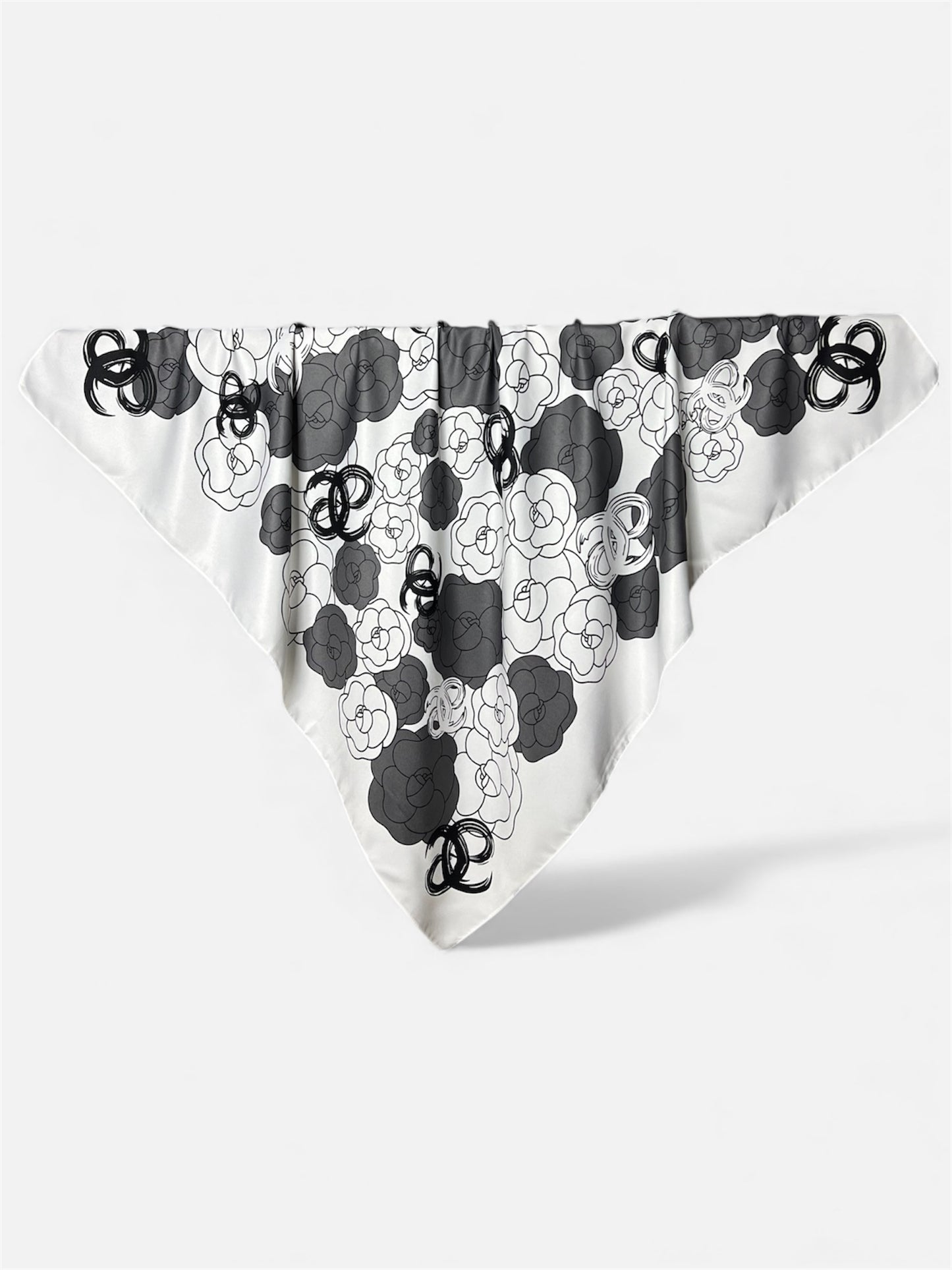 Square Hijab Silk - Floral White 