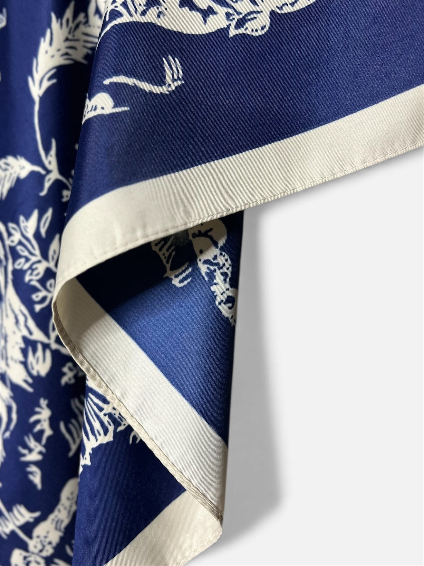 Square Hijab Silk - Navy Blue White 