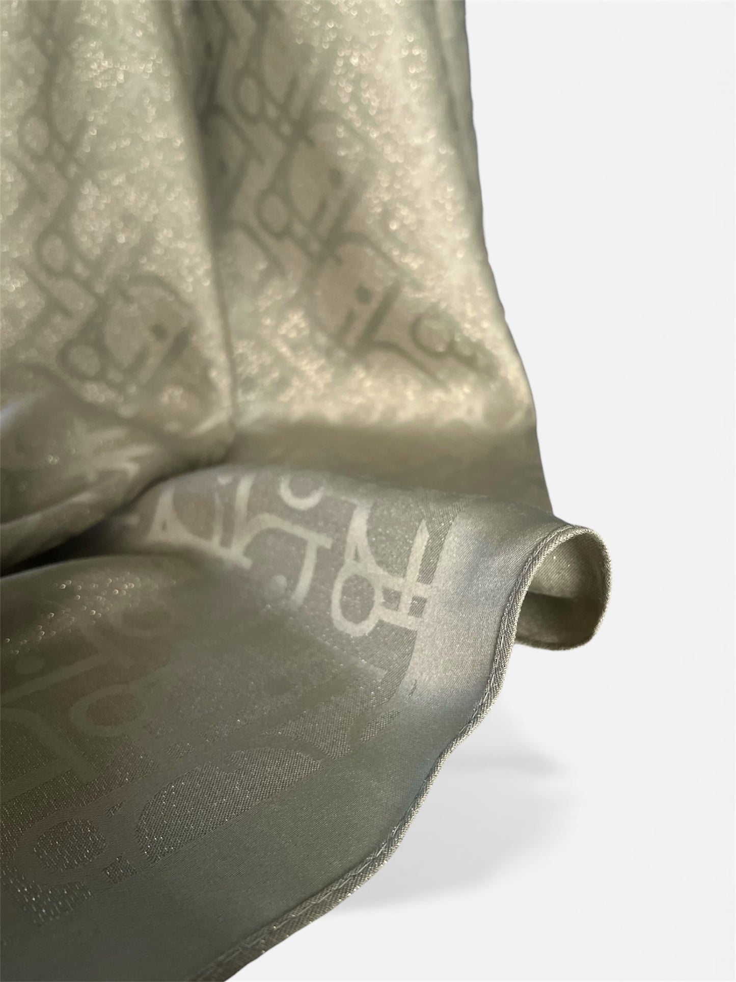 Square HIjab Silk - D Haki  